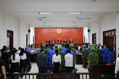 Quang cảnh phiên tòa xét xử vụ án"Vi phạm quy định về đấu thầu gây hậu quả nghiêm trọng" tại Sở Y tế Quảng Ninh.