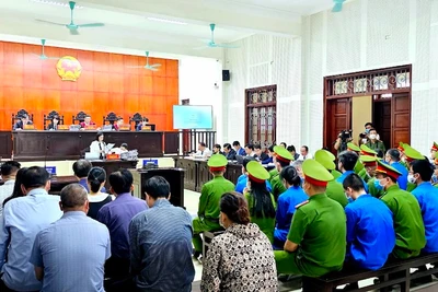 Quang cảnh phiên tòa.