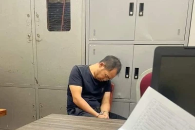 Đối tượng Huang Guang Cheng tại cơ quan Công an.