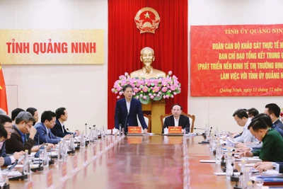 Đoàn khảo sát thực tế làm việc với Tỉnh ủy Quảng Ninh.