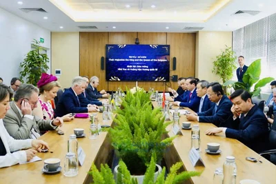 Quang cảnh buổi tiếp xã giao của lãnh đạo tỉnh Quảng Ninh với Nhà vua Vương quốc Bỉ Philippe và Hoàng hậu Mathilde cùng đoàn đại biểu. (Ảnh Trung tâm Truyền thông Quảng Ninh)