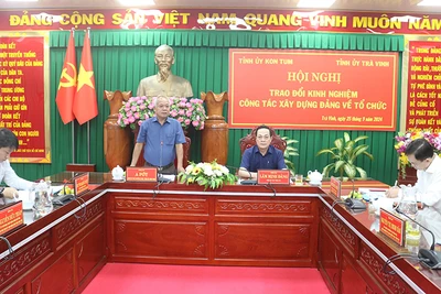 Phó Bí thư Thường trực Tỉnh ủy Kon Tum A Pớt, phát biểu tại buổi làm việc với lãnh đạo Tỉnh ủy Trà Vinh.