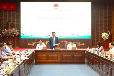 Đồng chí Lê Thành Đô, Chủ tịch Ủy ban nhân dân tỉnh chủ trì phiên họp lấy ý kiến tham gia Đề án sắp xếp, tổ chức lại đơn vị hành chính cấp xã. 