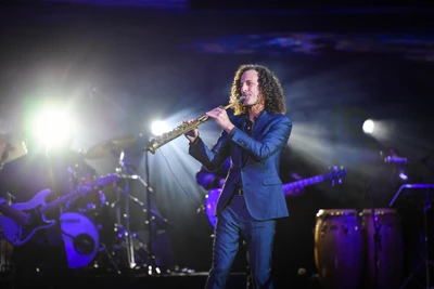 [Ảnh] Khán giả Việt Nam đắm chìm trong cảm xúc với tiếng kèn của Kenny G