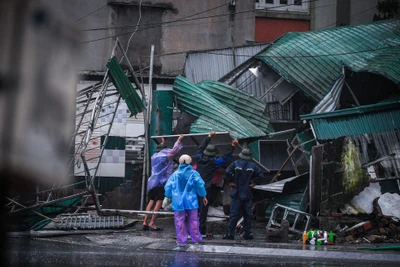 Trong khi bão số 3 vẫn đang gây ảnh hưởng nặng nề cho nhiều địa phương miền bắc, một loạt tin giả (fake news) đã xuất hiện tràn lan trên mạng xã hội. Thậm chí, nhiều đối tượng còn lợi dụng để trục lợi trái phép thông qua việc giả danh các cá nhân, cơ quan… để kêu gọi từ thiện.