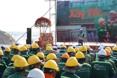 Chương trình "Xây Tết" dành cho hơn 400 công nhân tại dự án trọng điểm Bãi Sau, thành phố Vũng Tàu.