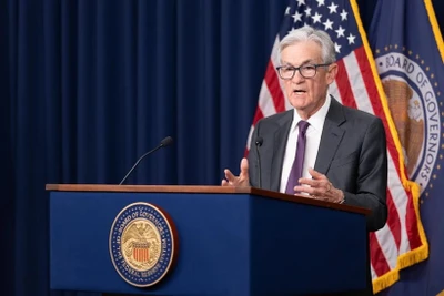 Chủ tịch FED Jerome Powell trong cuộc họp báo công bố quyết định về lãi suất, tại Washington DC., ngày 19/3/2025. (Ảnh: THX/TTXVN)