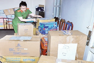 Thu giữ tang vật liên quan hoạt động lừa đảo chiếm đoạt tài sản của Công ty Lộc Phúc.