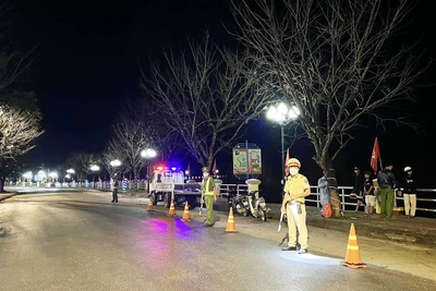 Lực lượng cảnh sát giao thông thành phố Tam Kỳ tăng cường kiểm tra, xử lý lái xe vi phạm nồng độ cồn.