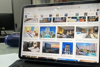 Du khách cần tìm hiểu kỹ thông tin, thận trọng khi đặt phòng khách sạn qua mạng. (Ảnh Duy Đăng)