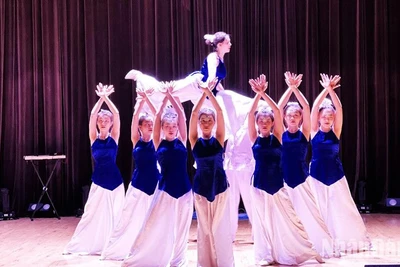 Một tiết mục biểu diễn tại chương trình văn nghệ "Con Rồng cháu Tiên". (Ảnh XUÂN HƯNG)