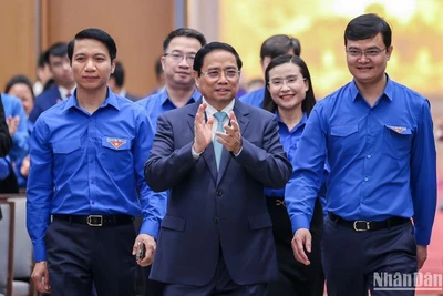 Thủ tướng Phạm Minh Chính và các đại biểu đến dự hội nghị. 