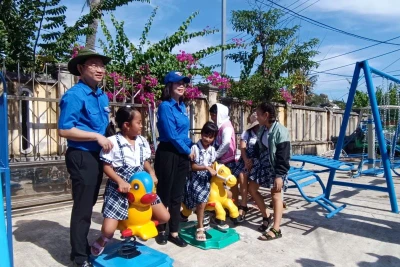 Trung ương Đoàn trao tặng công trình “Sân chơi thiếu nhi” cho xã đảo Nhơn Châu.