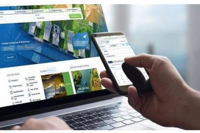 Khách có nhu cầu mua tour du lịch dịp lễ, Tết, nghỉ hè cần nâng cao cảnh giác trước đại lý bán vé máy bay, các website, trang mạng xã hội không rõ nguồn gốc. (Ảnh minh họa)