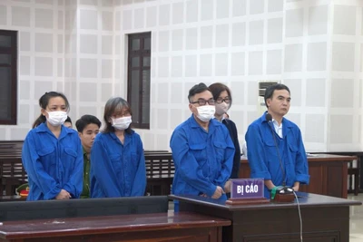 Các bị cáo tại tòa.