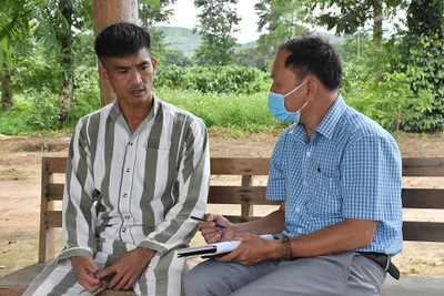 Anh L.V.T. (huyện Hương Khê, tỉnh Hà Tĩnh) không giấu được vui mừng khi được đặc xá trước thời hạn về đoàn tụ với gia đình. 