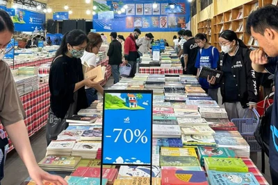 Bạn đọc tại Hội sách Nhã Nam Thành phố Hồ Chí Minh. (Ảnh: Nhã Nam)