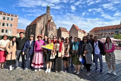 Du khách khám phá các nước châu Âu. (Ảnh: Vietravel)