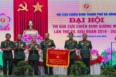 Hội Cựu chiến binh Đà Nẵng đón nhận cờ thi đua xuất sắc phong trào "Cựu chiến binh gương mẫu" giai đoạn 2019-2024.