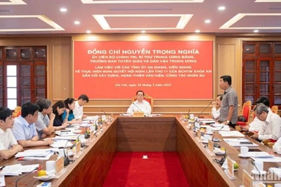 Quang cảnh cuộc làm việc của đồng chí Nguyễn Trọng Nghĩa, Ủy viên Bộ Chính trị, Bí thư Trung ương Đảng, Trưởng ban Tuyên giáo và Dân vận Trung ương với Thường trực các tỉnh An Giang, Kiên Giang. (Ảnh: SƠN TÙNG)