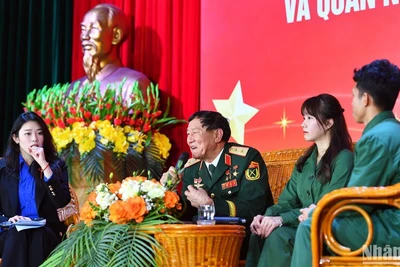 Anh hùng Phạm Tuân chia sẻ những kỷ niệm về thời gian trong quân ngũ.