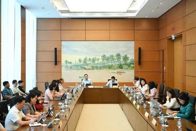 Quốc hội thảo luận tại tổ về dự án Luật Khoa học, Công nghệ và Đổi mới sáng tạo. Ảnh: DUY LINH