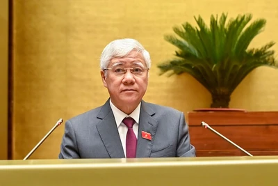 Chủ tịch Ủy ban Trung ương Mặt trận Tổ quốc Việt Nam Đỗ Văn Chiến trình bày báo cáo tổng hợp ý kiến, kiến nghị của cử tri và nhân dân gửi đến Kỳ họp thứ 9, Quốc hội khóa XV. (Ảnh: NHÂN DÂN)
