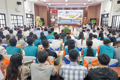 Diễn giả trình bày tại hội thảo.