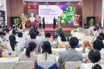 Quang cảnh Hội thảo khoa học "Ứng dụng công nghệ phát triển chuỗi cung ứng du lịch bền vững". 