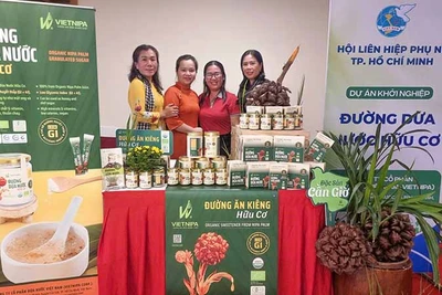 Gian hàng trưng bày Đường dừa nước - một trong những dự án khởi nghiệp mới. 