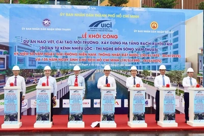 Thành phố Hồ Chí Minh khởi công gói thầu xây lắp XL-03 ( đoạn qua quận Gò Vấp) thuộc Dự án nạo vét, cải tạo môi trường, xây dựng hạ tầng rạch Xuyên Tâm (Ảnh: MINH TÂM) 