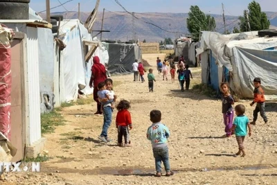 Trẻ em Syria tại trại tị nạn ở Saadnayel, Liban, ngày 13/6/2023. (Ảnh: AFP/TTXVN)