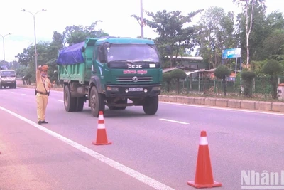 Lực lượng Cảnh sát giao thông Công an tỉnh Quảng Nam bảo đảm trật tự, an toàn giao thông trên các tuyến đường trọng điểm.