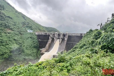 Công ty cổ phần Thủy điện A Vương đang vận hành hạ dần mực nước hồ chứa thủy điện A Vương để đón đợt lũ mới.