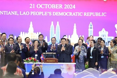 Trưởng đoàn các nước ký kết Thông cáo chung tại AIPA-45. (Ảnh: HẢI TIẾN)