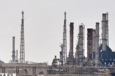Nhà máy lọc dầu Aramco ở phía nam thủ đô Riyadh, Saudi Arabia. (Ảnh: AFP/TTXVN)