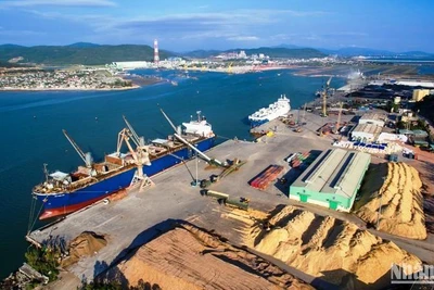 Một góc lợi thế cảng biển ở Khu kinh tế Nghi Sơn.