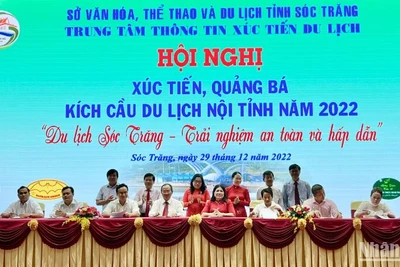 Lễ ký kết thực hiện các chương trình kích cầu du lịch của tỉnh Sóc Trăng năm 2022.