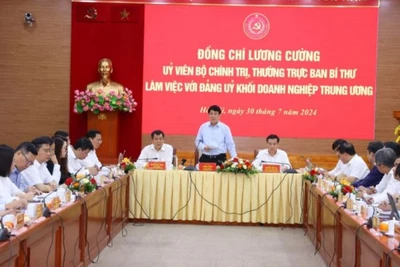 Đồng chí Lương Cường, Ủy viên Bộ Chính trị, Thường trực Ban Bí thư phát biểu tại buổi làm việc.