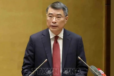 Đồng chí Lê Minh Hưng, Ủy viên Bộ Chính trị, Bí thư Trung ương Đảng, Trưởng Ban Tổ chức Trung ương trình bày các nội dung chính, trọng tâm việc triển khai tổng kết Nghị quyết số 18-NQ/TW ngày 25/10/2017 của BCHTW Đảng khoá XII "Một số vấn đề về tiếp tục đổi mới, sắp xếp tổ chức bộ máy của hệ thống chính trị tinh gọn, hoạt động hiệu lực, hiệu quả". (Ảnh: Phương Hoa/TTXVN)