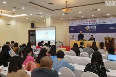 Toàn cảnh buổi họp báo. (Ảnh: T.LINH)