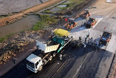 Dự án cao tốc bắc-nam phía đông (giai đoạn II), các địa phương đã bàn giao mặt bằng gần 689 km, đạt 95,5%. 