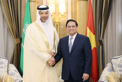 Thủ tướng Phạm Minh Chính và Phó Chủ tịch Điều hành Tập đoàn Aramco Yasser M.Mufti. (Ảnh: Dương Giang) 