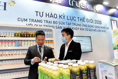 Các sản phẩm được sản xuất theo dây chuyền tuần hoàn của TH True milk luôn được người tiêu dùng quan tâm. (Ảnh: TRẦN HẢI)