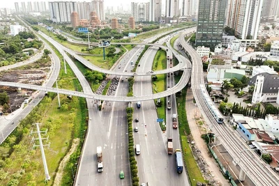 Một góc đô thị Thành phố Hồ Chí Minh hôm nay. (Ảnh THẾ ANH)