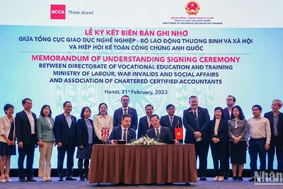 Lễ ký Biên bản ghi nhớ giữa Tổng cục Giáo dục nghề nghiệp và Hiệp hội Kế toán công chứng Anh quốc (ACCA). (Ảnh: Nhật Quang)