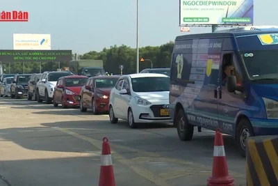 [Video] Hơn 6 triệu phương tiện dán thẻ thu phí điện tử không dừng