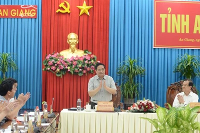 Thủ tướng Phạm Minh Chính phát biểu ý kiến kết luận cuộc làm việc với Ban Thường vụ Tỉnh ủy An Giang.
