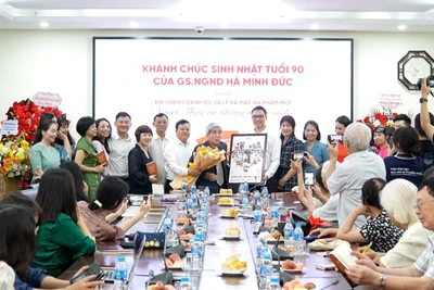 [Video] Ra mắt ấn phẩm "Người thầy và những trang sách" 