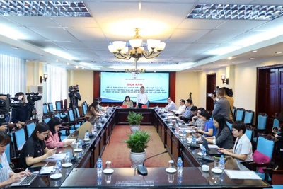 Toàn cảnh họp báo.